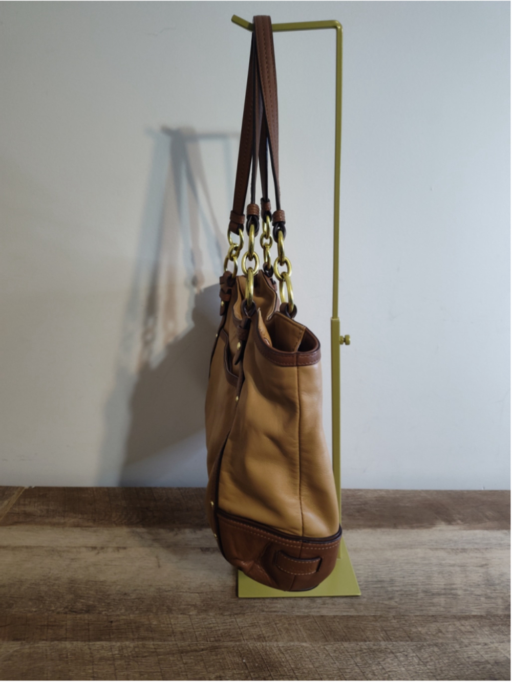 Women's Coach Shoulder Bag Tan and Brown Leather - Picture 3 of 13